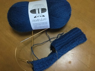 2nd_socks_ocean_a.jpg